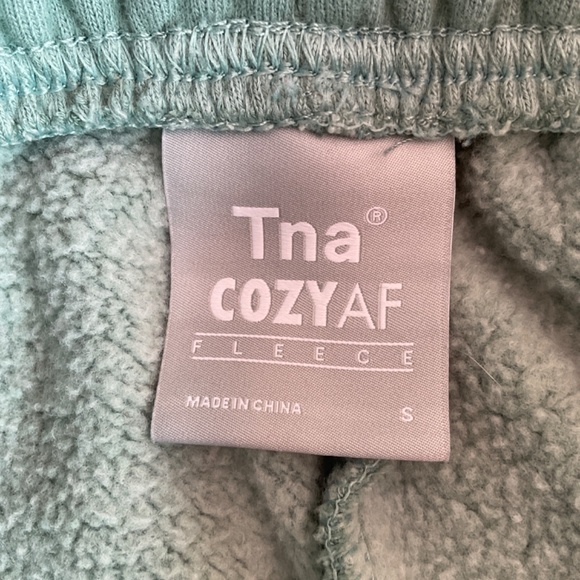 TNA Cozy AF Fleece Sweatpants - Picture 7 of 13